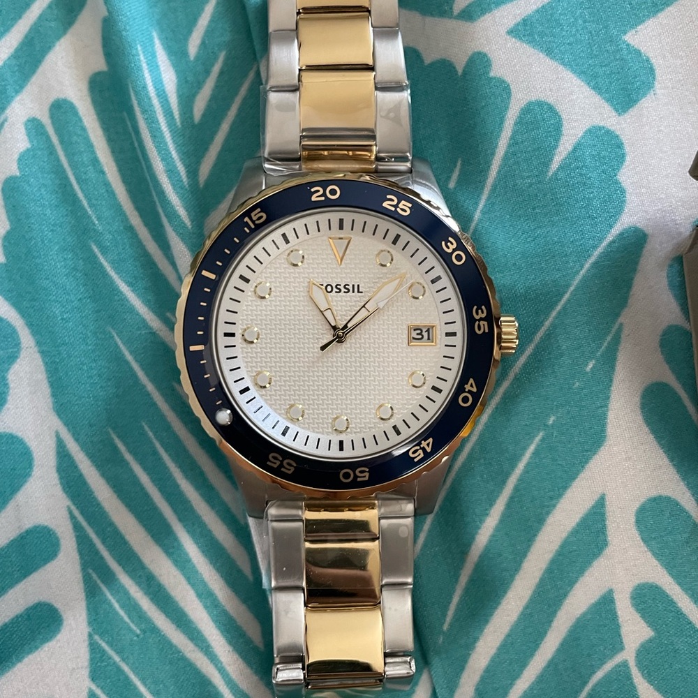 Men’s Fossil two tone watch. Brand new! Retails at $130